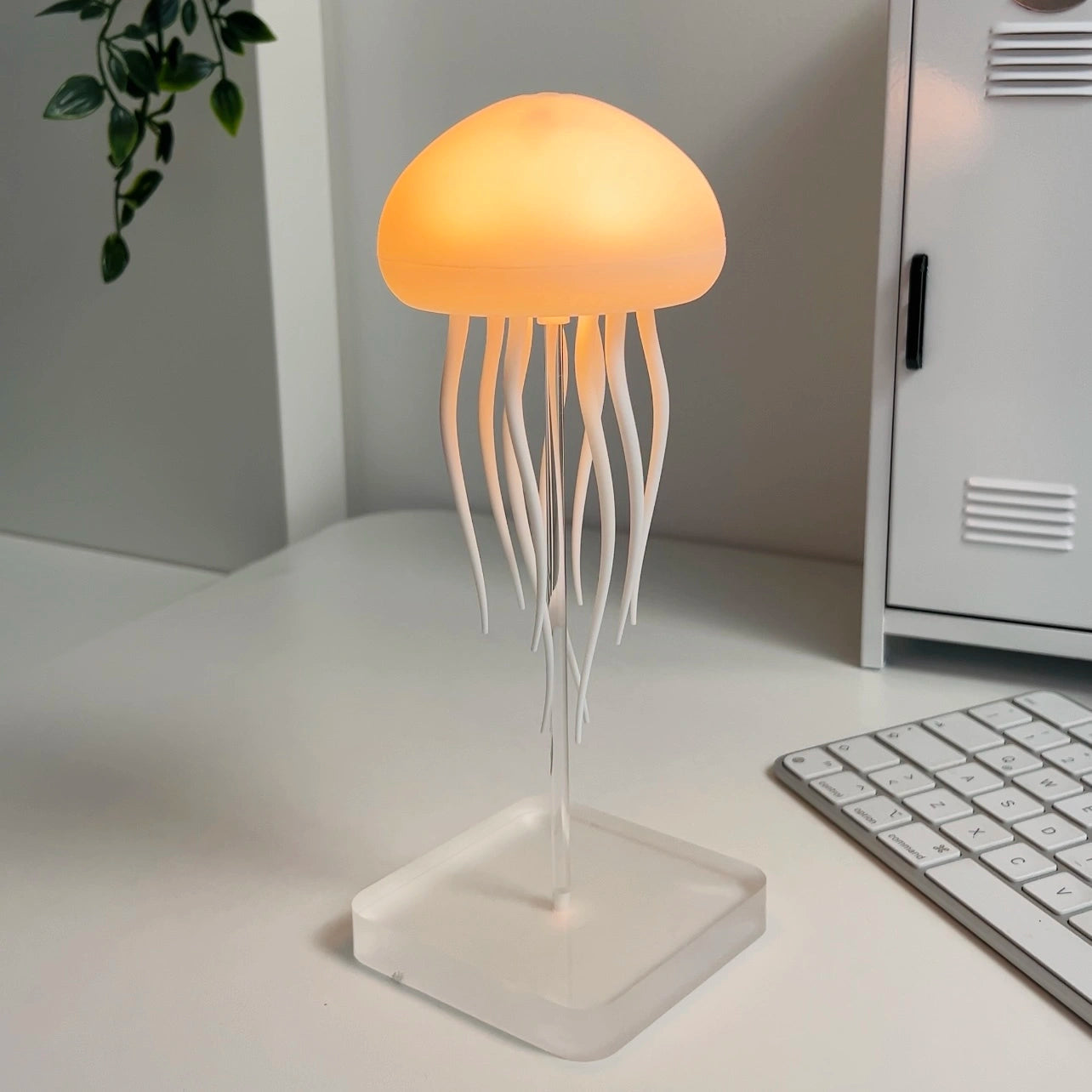 The Jellyza Jellyfish Lamp